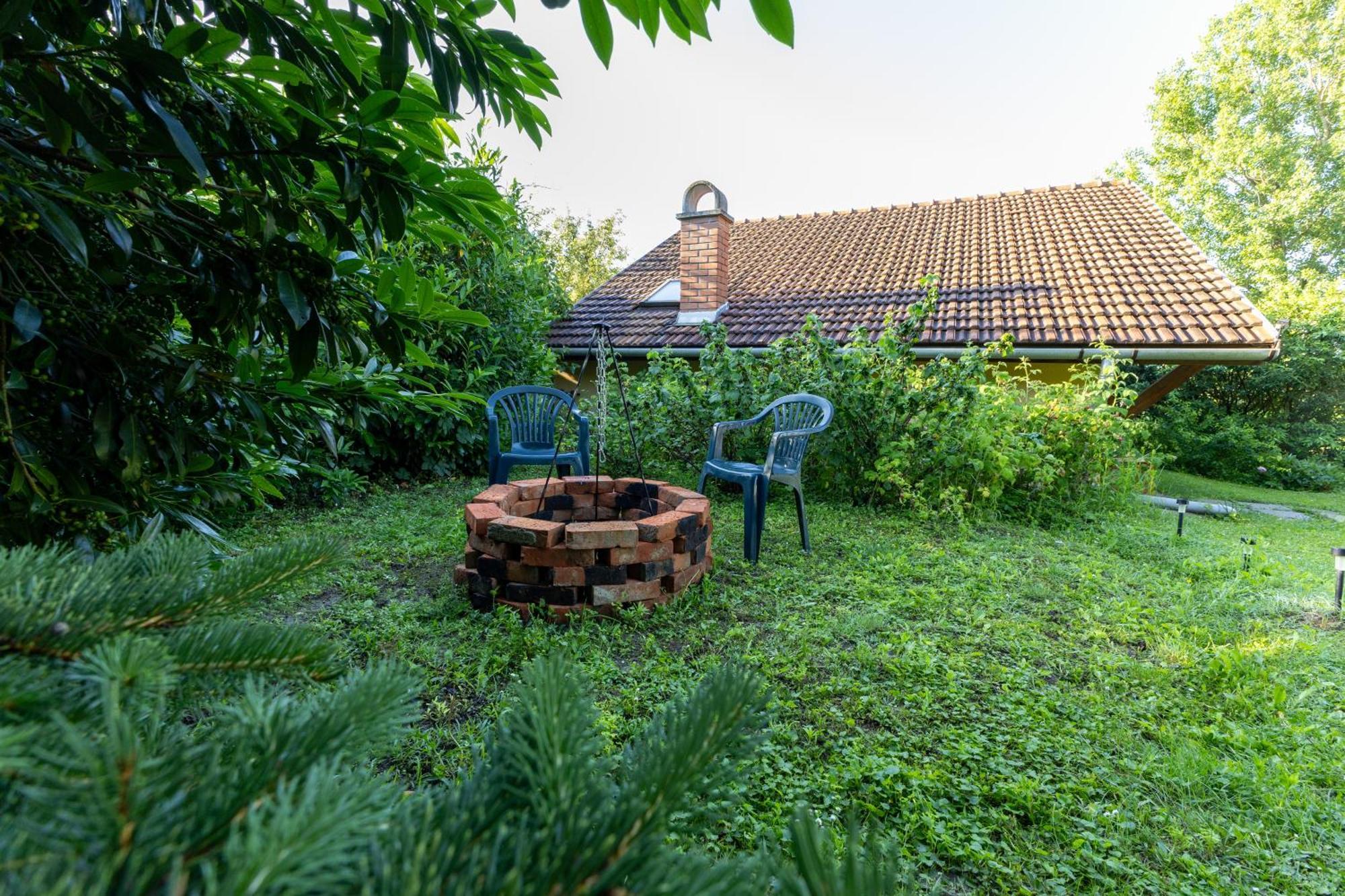 Kismokus Apartman Eger Exterior foto